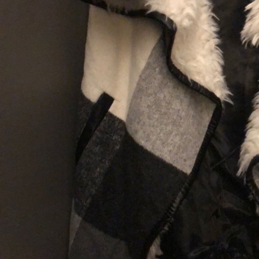Vest - Picture 4 of 5